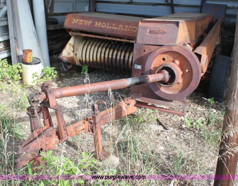 image for item G4152 New Holland 275 small square baler