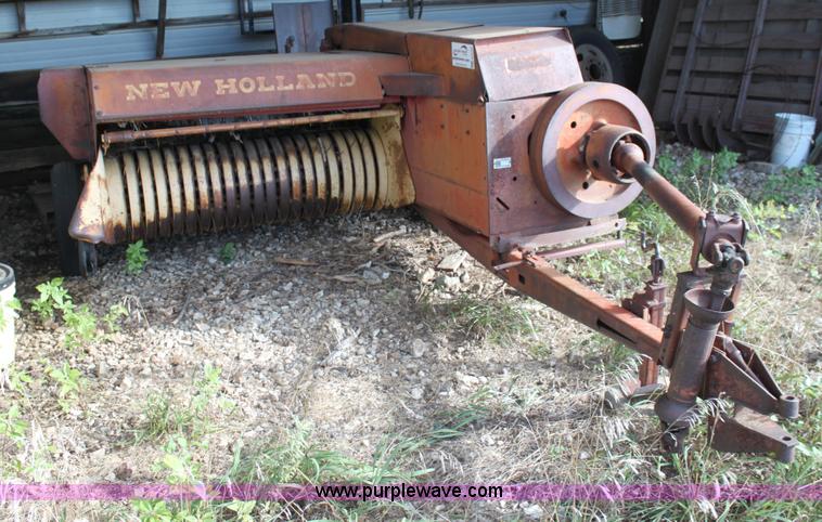 image for item G4152 New Holland 275 small square baler