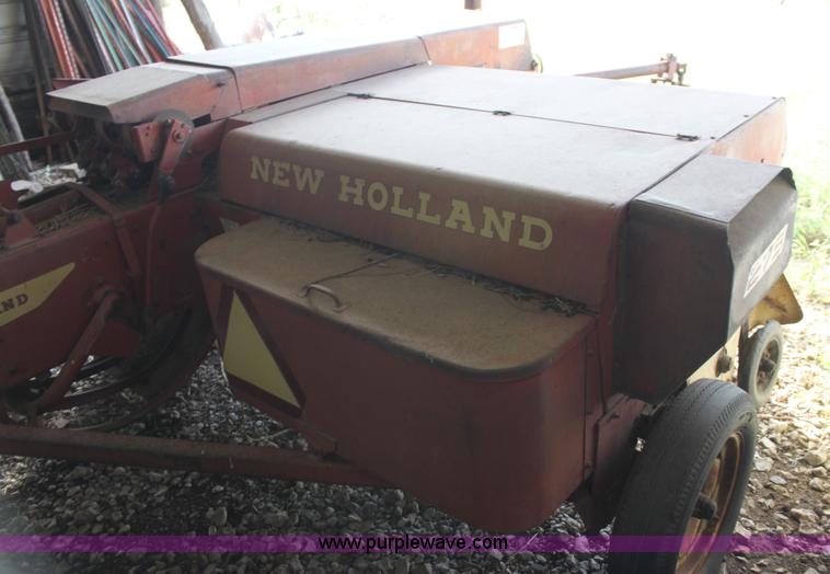 image for item G4152 New Holland 275 small square baler