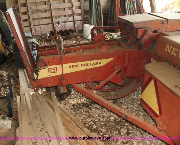 image for item G4152 New Holland 275 small square baler