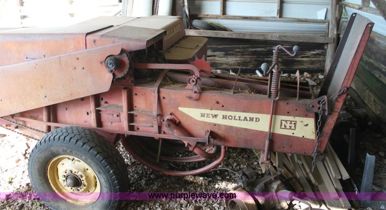 image for item G4152 New Holland 275 small square baler