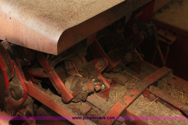 image for item G4152 New Holland 275 small square baler