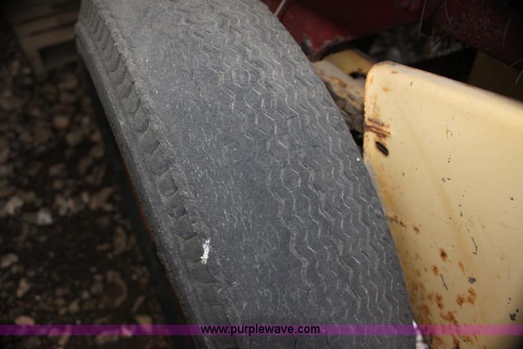 image for item G4152 New Holland 275 small square baler