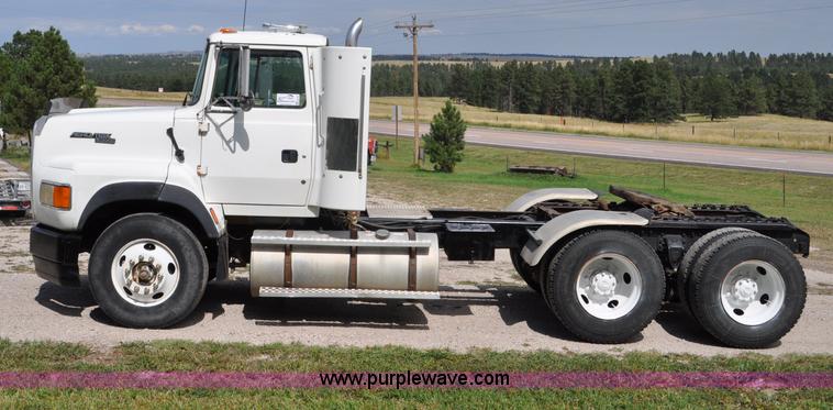 image for item G6161 1995 Ford L9000 semi truck