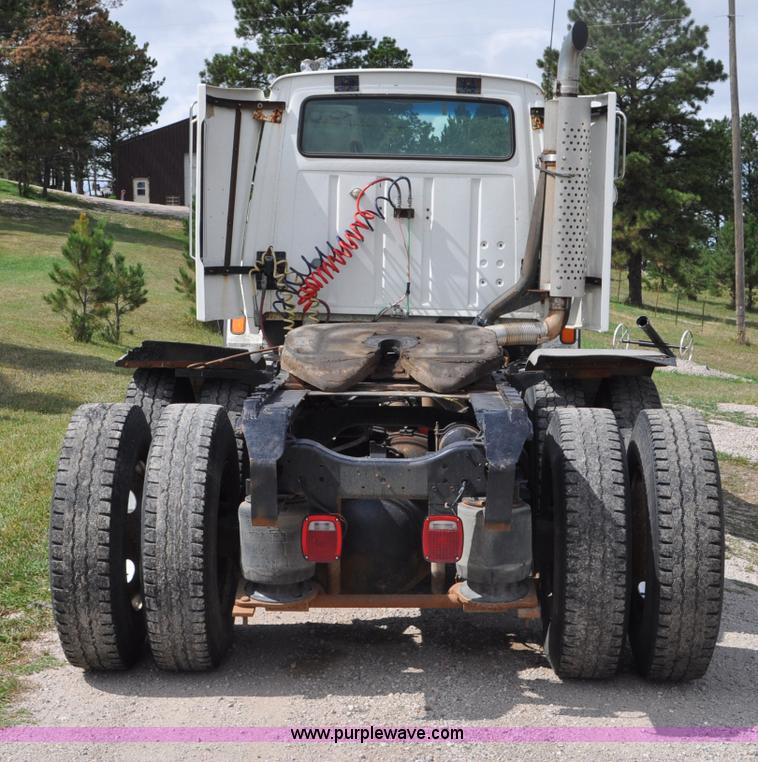 image for item G6161 1995 Ford L9000 semi truck