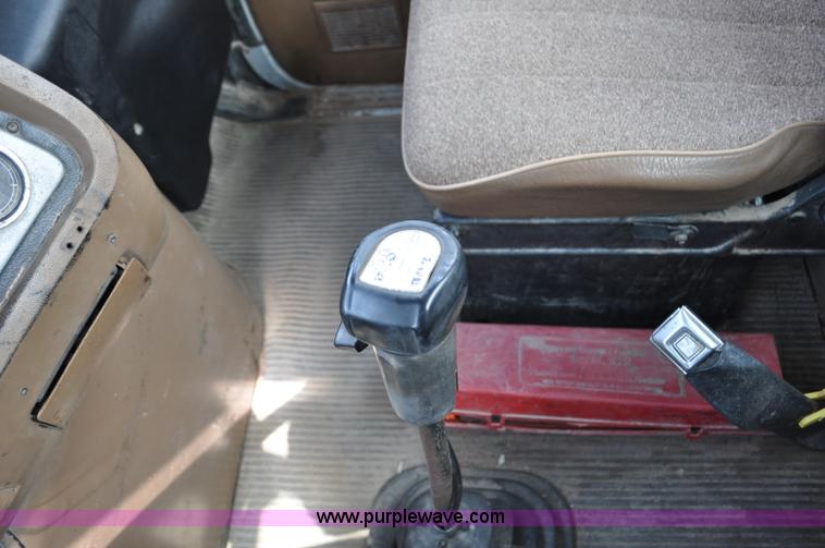 image for item G6161 1995 Ford L9000 semi truck