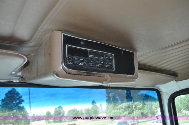 image for item G6161 1995 Ford L9000 semi truck