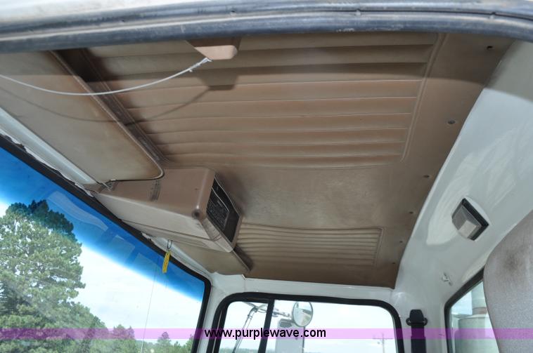 image for item G6161 1995 Ford L9000 semi truck