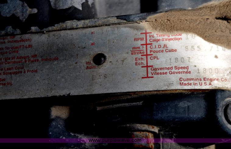 image for item G6161 1995 Ford L9000 semi truck