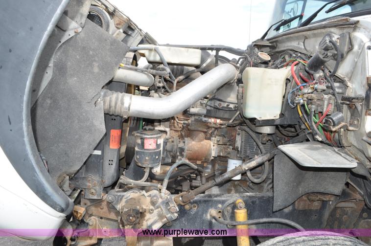 image for item G6161 1995 Ford L9000 semi truck