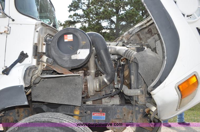 image for item G6161 1995 Ford L9000 semi truck