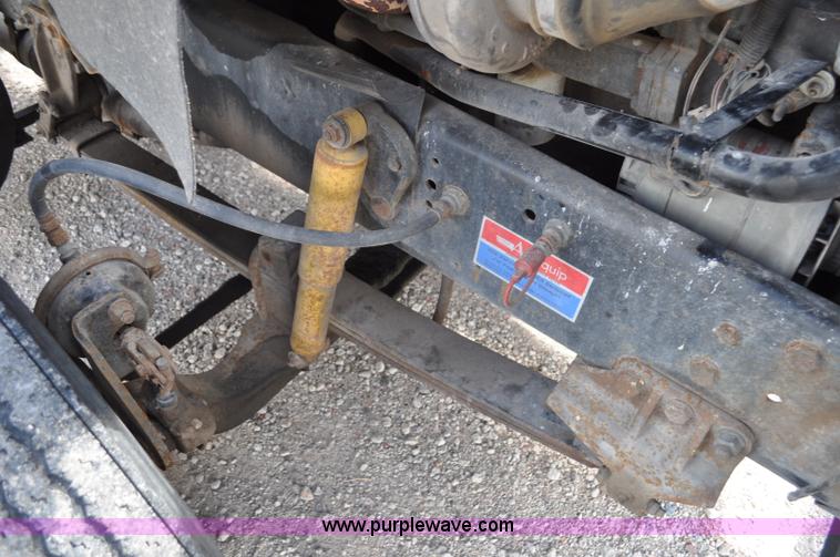 image for item G6161 1995 Ford L9000 semi truck