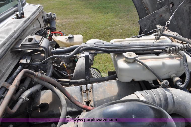 image for item G6161 1995 Ford L9000 semi truck