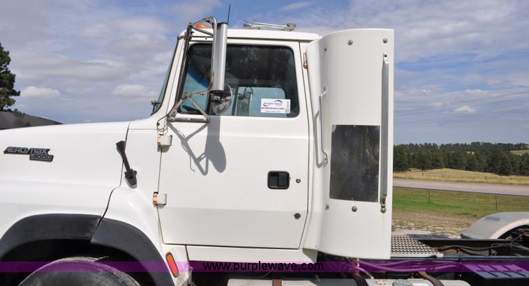 image for item G6161 1995 Ford L9000 semi truck