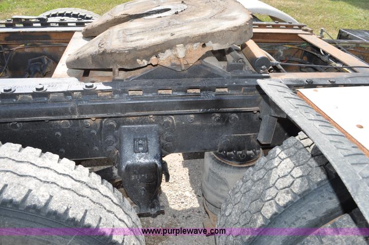 image for item G6161 1995 Ford L9000 semi truck