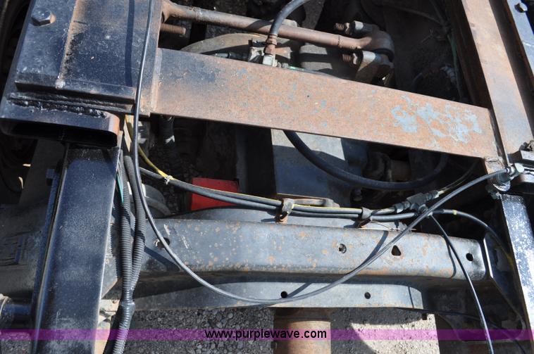 image for item G6161 1995 Ford L9000 semi truck