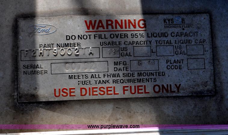 image for item G6161 1995 Ford L9000 semi truck