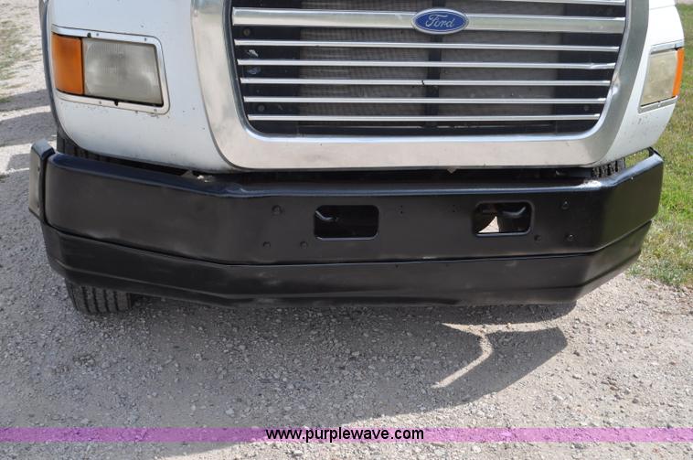 image for item G6161 1995 Ford L9000 semi truck