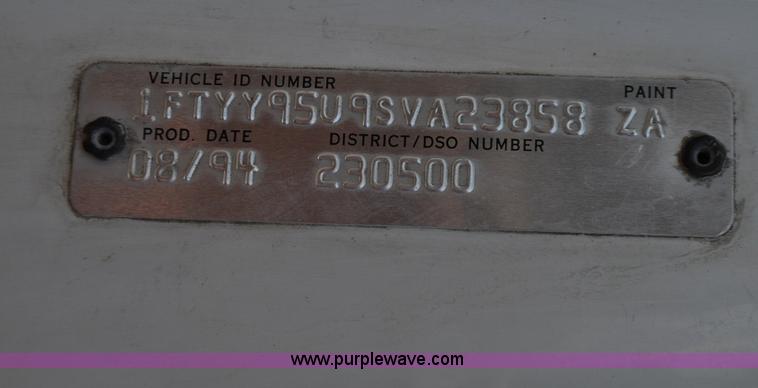 image for item G6161 1995 Ford L9000 semi truck