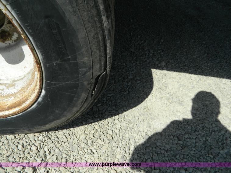 image for item G7996 1980 Wilson AGH-600 double hopper aluminum grain trailer