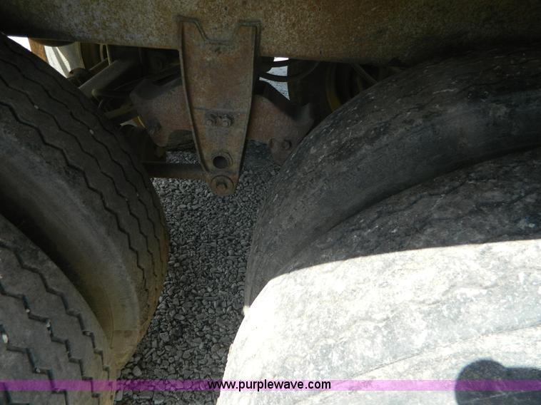 image for item G7996 1980 Wilson AGH-600 double hopper aluminum grain trailer