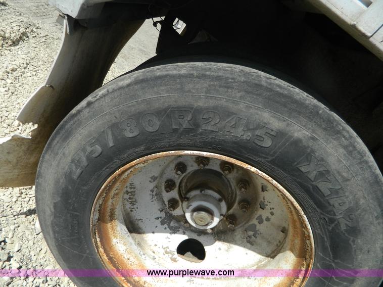 image for item G7996 1980 Wilson AGH-600 double hopper aluminum grain trailer