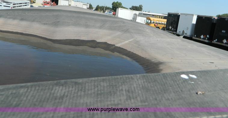 image for item G7996 1980 Wilson AGH-600 double hopper aluminum grain trailer