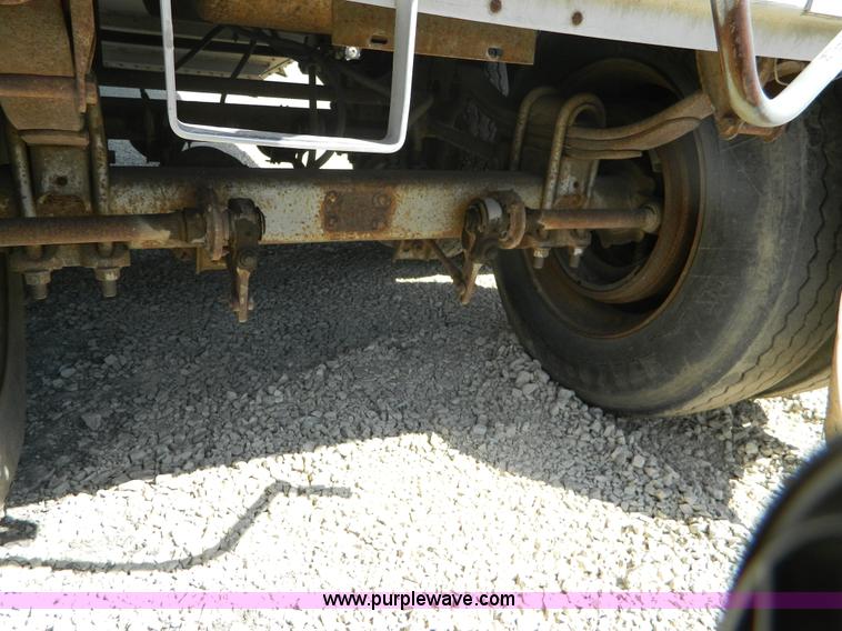 image for item G7996 1980 Wilson AGH-600 double hopper aluminum grain trailer