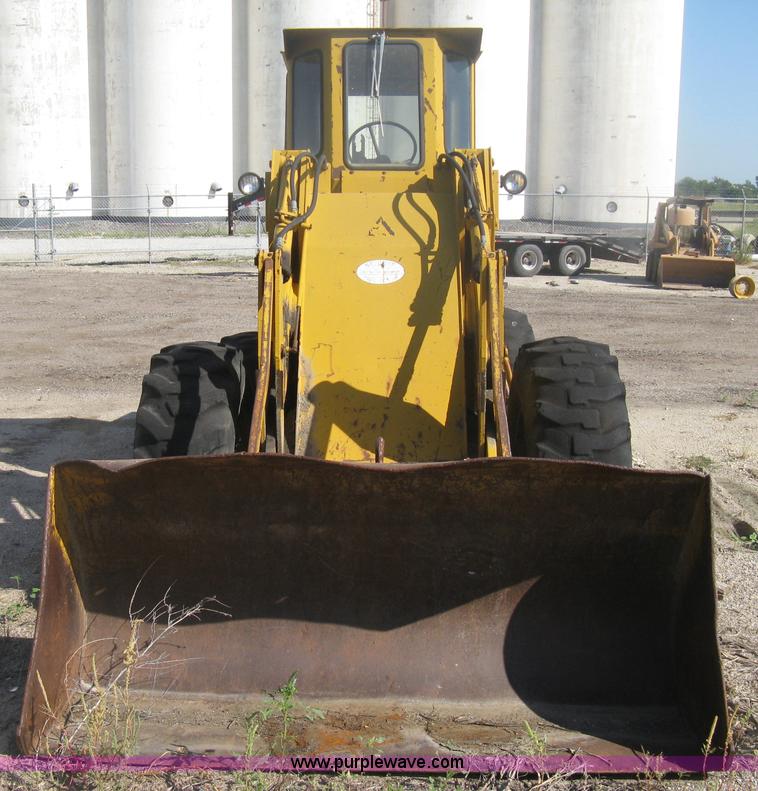 image for item H6412 1972 Allis Chalmers 840 wheel loader
