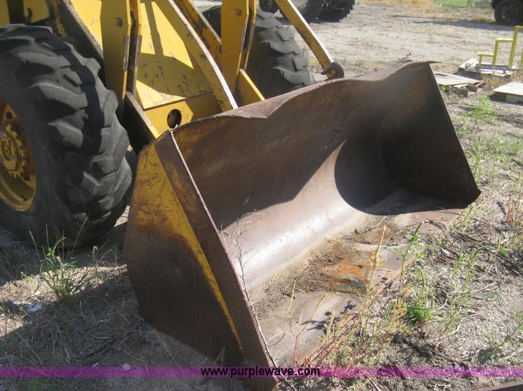 image for item H6412 1972 Allis Chalmers 840 wheel loader
