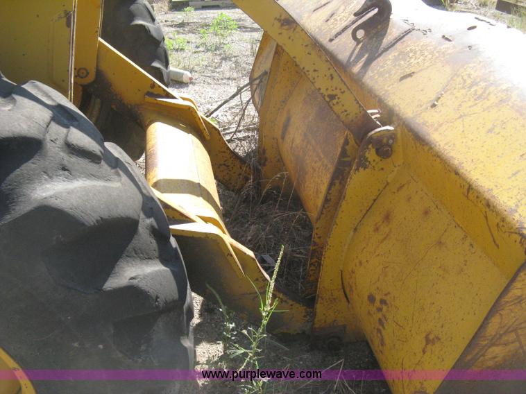 image for item H6412 1972 Allis Chalmers 840 wheel loader
