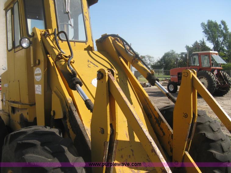 image for item H6412 1972 Allis Chalmers 840 wheel loader