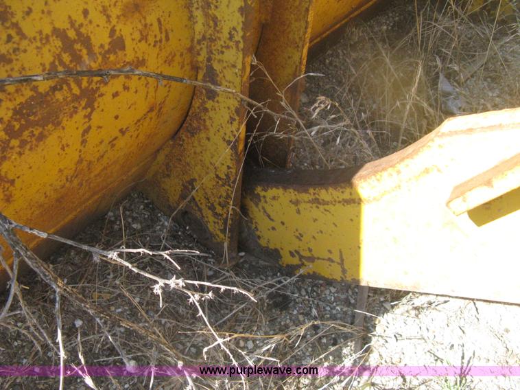 image for item H6412 1972 Allis Chalmers 840 wheel loader