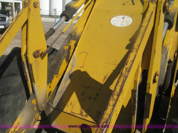 image for item H6412 1972 Allis Chalmers 840 wheel loader