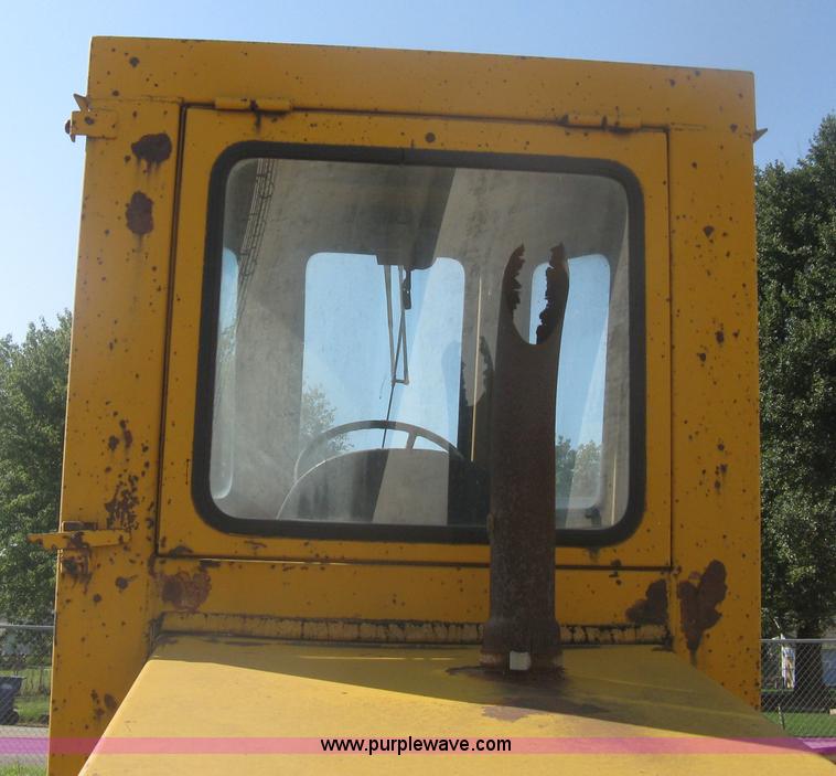 image for item H6412 1972 Allis Chalmers 840 wheel loader