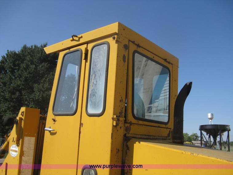 image for item H6412 1972 Allis Chalmers 840 wheel loader