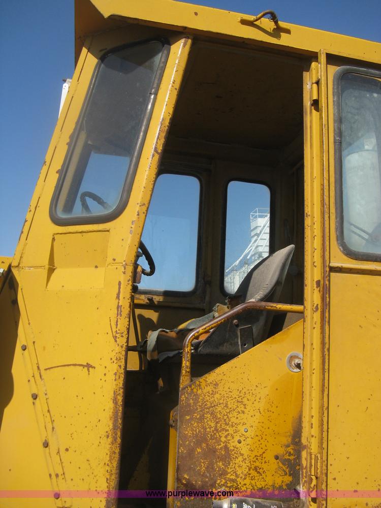 image for item H6412 1972 Allis Chalmers 840 wheel loader