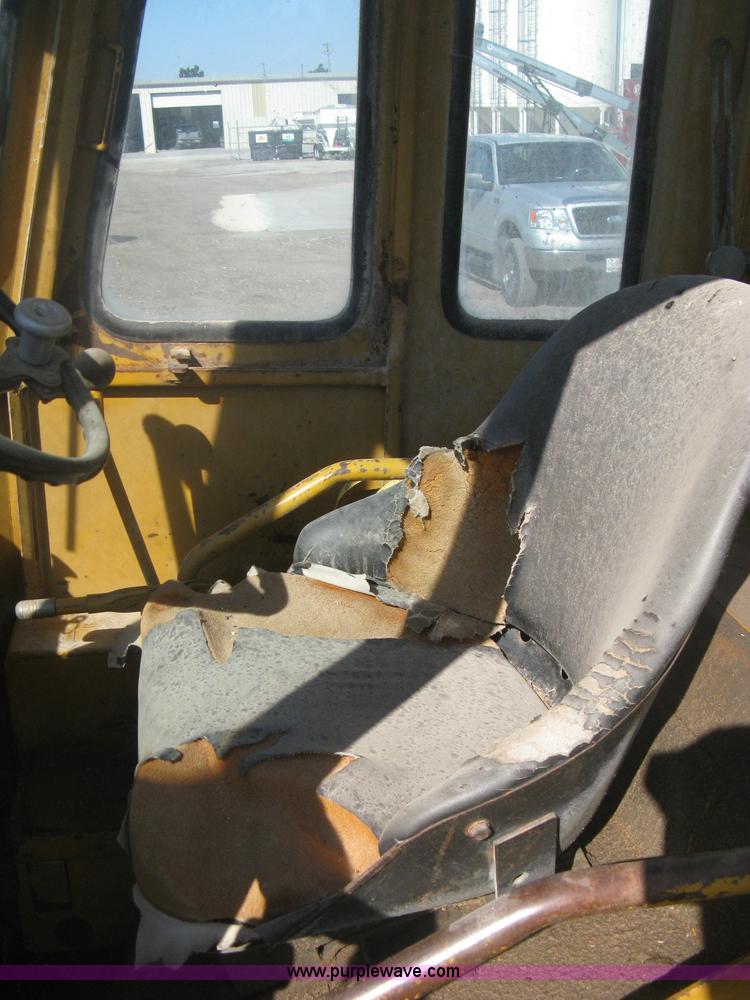 image for item H6412 1972 Allis Chalmers 840 wheel loader