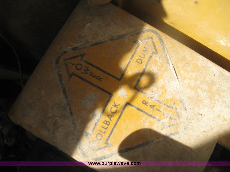 image for item H6412 1972 Allis Chalmers 840 wheel loader