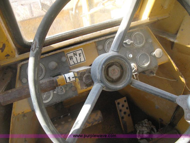 image for item H6412 1972 Allis Chalmers 840 wheel loader