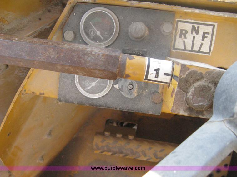 image for item H6412 1972 Allis Chalmers 840 wheel loader