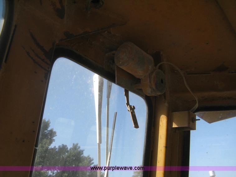 image for item H6412 1972 Allis Chalmers 840 wheel loader