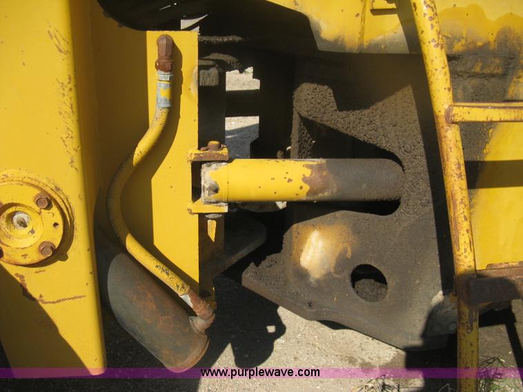 image for item H6412 1972 Allis Chalmers 840 wheel loader