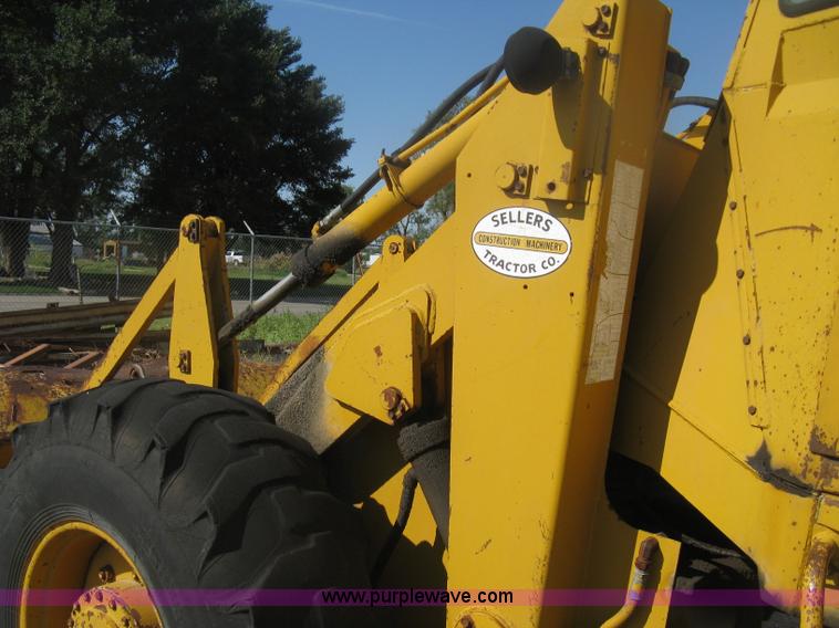 image for item H6412 1972 Allis Chalmers 840 wheel loader
