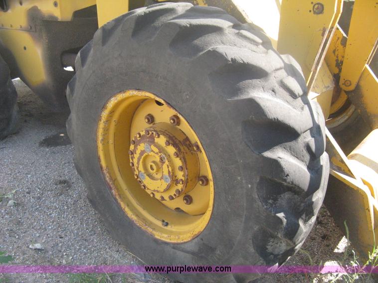 image for item H6412 1972 Allis Chalmers 840 wheel loader