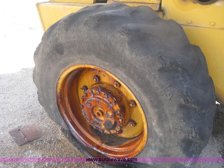 image for item H6412 1972 Allis Chalmers 840 wheel loader