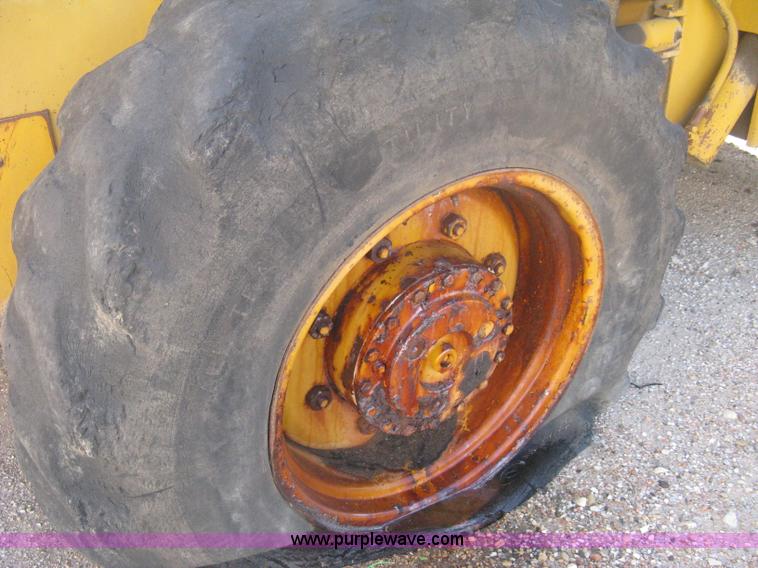 image for item H6412 1972 Allis Chalmers 840 wheel loader