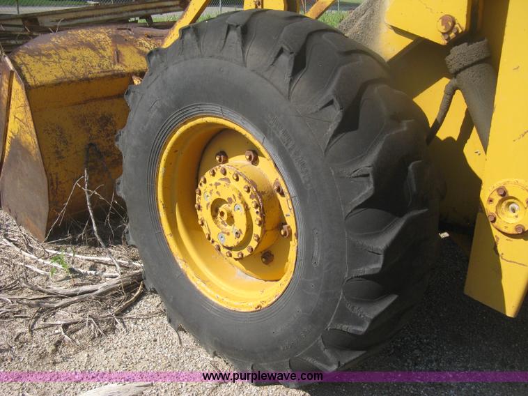 image for item H6412 1972 Allis Chalmers 840 wheel loader