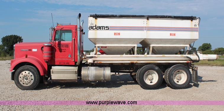 image for item H6847 1984 Kenworth W900 tender truck