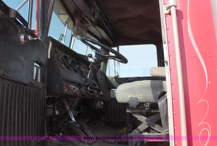 image for item H6847 1984 Kenworth W900 tender truck